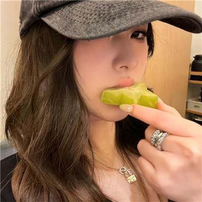 老妇与鸽子 海报